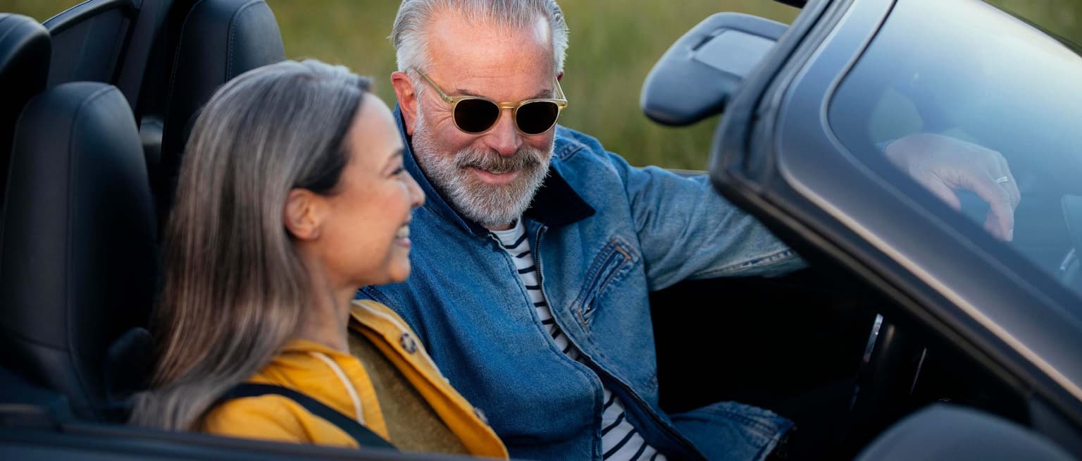 hero/texthero_omega_bill_car_WBST2878